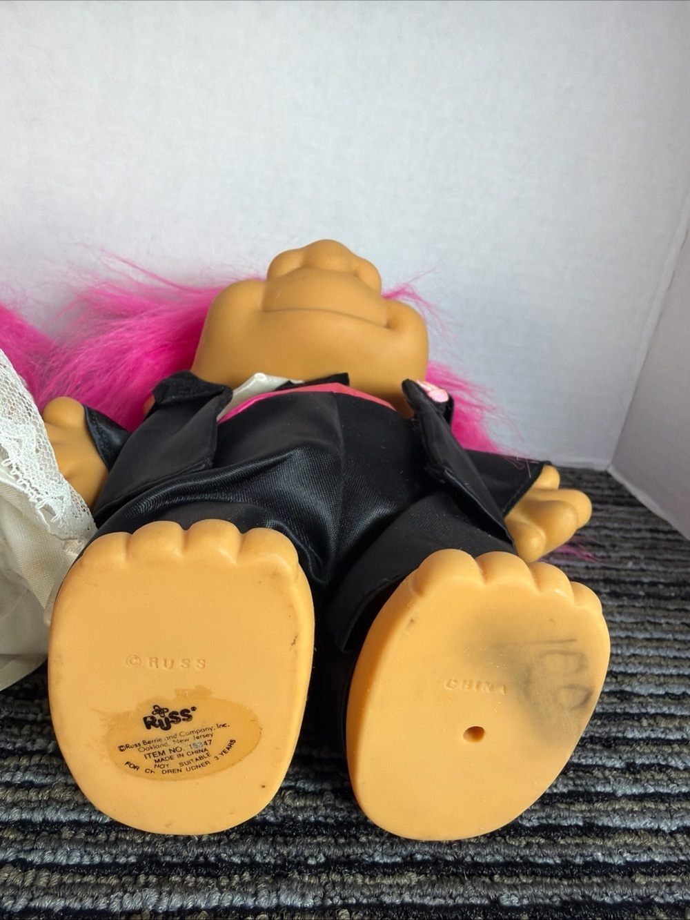 Vintage Troll (Russ) Doll Bride and Groom Set with Bright Pink Hair - Picture 11 of 14
